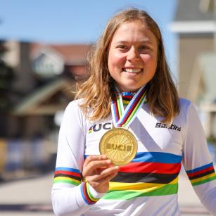 Mona Mitterwallner kann Marathon. Aber 7,5 h Fahrzeit und 20 min. ...