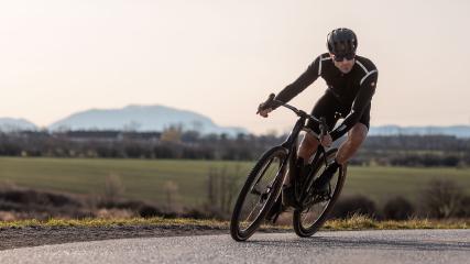 Castelli Perfetto ROS III mit Polartec® AirCore™Atmungsaktiver Wetterschutz mit dem neuen Material AirCore™: ultraleicht, PFAS-frei, winddicht und wasserabweisend.
