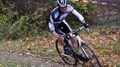 Merida Cyclocross Carbon TeamEin ehrenvoller Umstand für beide Beteiligten: Weltmeister NoBody testet Meridas neuen Gatschhupfer.