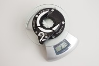 der Rotor-Compact-Sensor wiegt 219 Gramm; wenn wir davon die 51g vom original Rotor-Spider abziehen, erhalten wir ein Sensor-Mehrgewicht von nur 168g