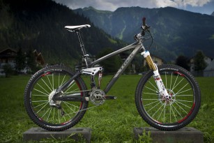 Remedy 9.9: Sram XX, Avid XX,Fox 32 Float Fit RLC/DCRV Kashima, Fox Float RP-3 w/DCRV