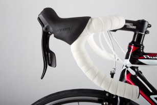 Mit der Sram Apex schaltet sich's flott und präzise.