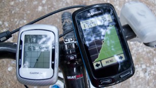 Garmin Edge 800 vs. Edge 500Wieviel GPS braucht ein Radfahrer? Ein offener Vergleichstest samt Stärken und Schwächen der beiden Garmin-Geräte.