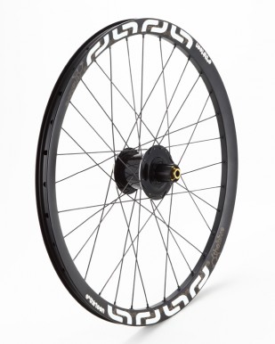 und HR mit 150x12mm/157x12mm. Alle e*thirteen Laufradsätze kommen inklusive Adapterkappen zum Umrüsten der Achsstandards.