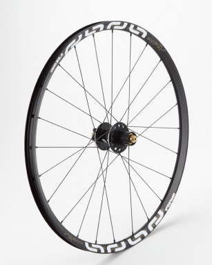 und HR mit 135x9mm QR/135x10mm oder 135x12mm/142x12mm Steckachse.