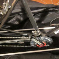 Der Frame kann im Prinzip für jedes Rad adaptiert werden. Dabei sollte man darauf achten, dass das große Kettenblatt nicht unter dem Rahmengestell herausragt.