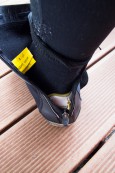 Passt perfekt über die Rennschuhe: Eng aber komfortabel und warm