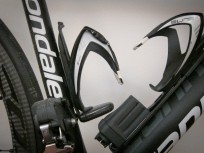 Montage am Trainingsrad innerhalb von 10 Minuten. Das kräftige 3M-Doppel-Klebeband kennen wir von GoPro.