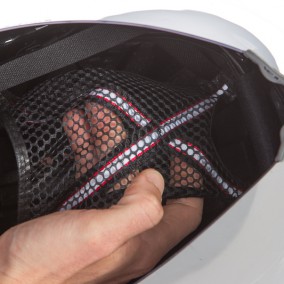 kontaktloser Sitz des Helmes durch gespanntes Netz
