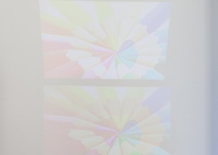 sonniger Tag mit indirekter Sonneneinstrahlung, nicht verdunkelt (ISO 100, Blende 8, Verschlusszeit 1/5s); Bildgröße: 1 Meter lange Kante; Abstand: 1,4 Meter