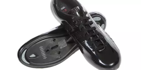 Giro Bekleidung: Back in black