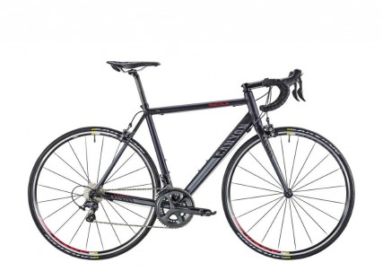 Das Roadlite AL - hier die 7.0 Version - bekommt ein Facelift und frische Parts. Das Highlight ist die 350 Gramm leichte One One Eight SL Carbongabel.