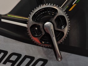 Durch den 3D Effekt des Alu-Sensors konnte mehr Platz für zwei größere, runde 2/3 AA Zellen geschaffen werden. 