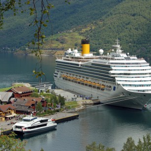 Norwegen - Das Gebirge im Meer