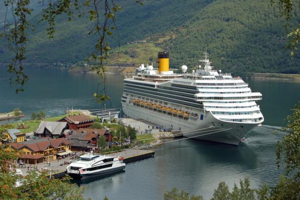 Norwegen - Das Gebirge im Meer