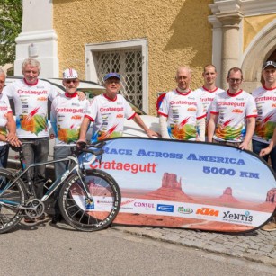 Die Crataegutt-Seniors mit ihrem Team