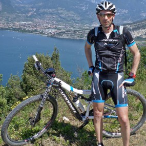 Laurenz beim Stehtraining