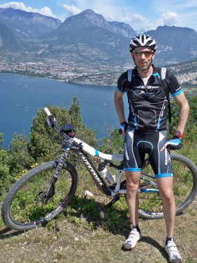 Laurenz beim Stehtraining