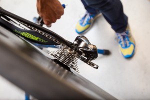 Finally, adjust the inner and outer end stops of the rear derailleur and fine-tune the Di2 gearing system in accordance with common practice and Shimano's instructions.