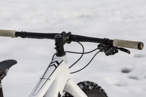 Nicht überzeugen konnten die Sram DB5-Bremsen: schwammig und schwach.