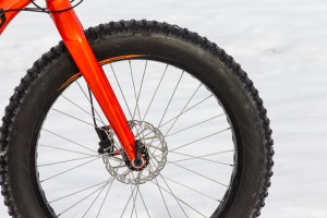Nur 72 TPI bei 4,5" - das macht Kurven etwas "binär".
