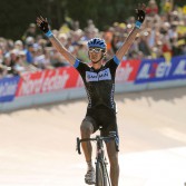 2011 Sanremo Speed SuitJohan Van Summeren gewinnt Paris-Roubaix im ersten Aero-Einteiler für Straßenrennen.