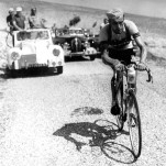 1953 Die ProfisImmer mehr Profis, wie z.B. Louison Bobet, Raphael Gimignani, Rik Van Looy und Jacques Anquetil trugen Vittore Gianni Bekleidung. Insgesamt stattete man in diesem Jahr 12 Profi-Teams aus.
