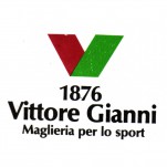 1876 Vittore GianniCastellis Wurzeln reichen bis zur 1876 eröffneten Mailänder Maßschneiderei von Vittore Gianni zurück. Diese bekleidete unter anderem den AC Milan, Juventus Turin und das Mailänder Ballet.