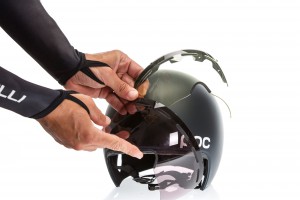 The visor's tint has been specifically developed in cooperation with Zeiss to enhance the contrasts of road surfaces, allowing riders to spot any irregularities or obstacles in time.