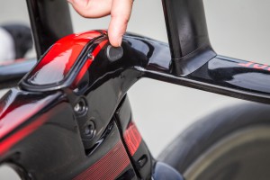 Das Lochi für die Schaltzüge, wenn die Gänge mechanisch gewechselt werden.