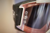 Eine zweite, klare Scheibe, ebenfalls mit Haltevorrichtung für Tear-offs, wird mitgeliefert.