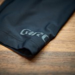 Features wie die rückwärtige Panel-Konstruktion gegen Ermüdungserscheinungen, selbst entwickelte Beinabschlüsse
