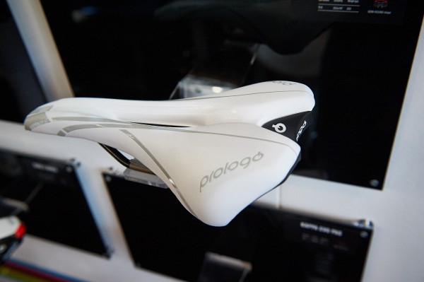 Mit der Space Linie hat man eine Serie von Sätteln entwickelt, die sich ganz dem Thema Komfort und 
Ergonomie verschrieben haben. Damit rücken vor allem Fahrer mit besonders aufrechter Sitzposition 
sowie eBiker in die Zielgruppe vor.
