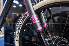 Rock Shox RS1 Upside-Down Gabel, Onza Citius 27,5" Reifen