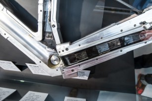 In Formen wie dieser entsteht der High-End Carbon-Rahmen des neuen Teamelite 01