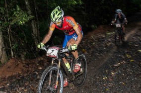 Nicholas Penttina konnte für den Tag Baumwollshirt gegen Leaderjersey tauschen.