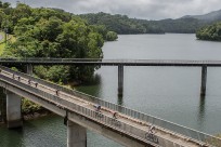 Die Führungsgruppe auf der Brücke über Copperlode Dam.