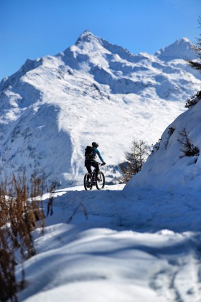 Per E-MTB zum Ski-Weltcup