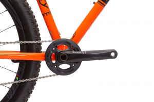 SRAM X1 mit massiver Kurbel samt Bashguard.