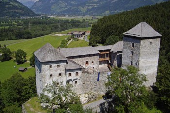 über den Maiskogel zur Burg.