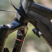Ein Framebumper schützt vor Kontakt mit der Gabelkrone.