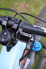 Feine Garmin Halterung nebst DI2 Display.