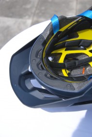 Im Stirnbereich wurde der Helm verstärkt.