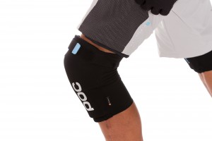 Die leichten Joint VPD Knee Air Knieschoner schützen die notwendigsten Bereiche der Knie. Das elastische Band und Neopren- Anti-Rutsch-Einsätze sorgen für bequeme Passform, auch bei raueren Fahrten.