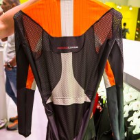 Neuer Body Paint 3.3 TT Anzug mit allen bekannten Features und zusätzlicher Optimierung im Fußbereich und oberen Rücken.