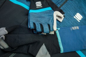 Cap € 19,90
Glove € 37,90
15 Sock € 19,90