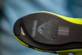 spezielle Titangewinde und -schrauben die Pedalplatte halten.