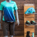 Die neue MTB-Linie für Frauen mit Rundhals-Roust und Arc Short (89,99).