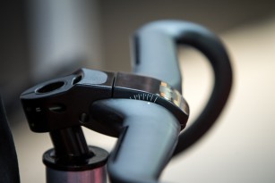 Optimale Aerodynamik und nahtlose verborgene Kabelführung.