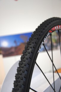 X-Field in 700 x 33c für Gravel und Cross – 355 g.